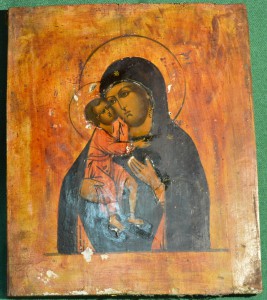 Икона Богородица в окладе.