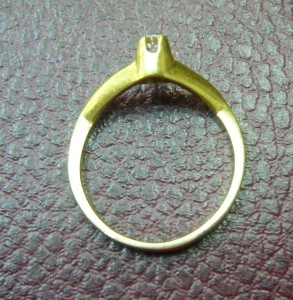 Кольцо золото 750 бриллиант