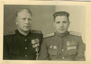 Боевые друзья. 2 снимка. Награды. 1940-50 гг.