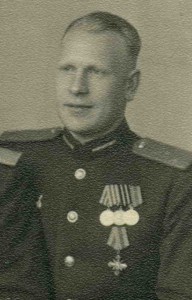 Боевые друзья. 2 снимка. Награды. 1940-50 гг.