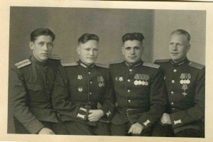 Боевые друзья. 2 снимка. Награды. 1940-50 гг.