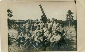 Группа командиров и бойцов-зенитчиков (?) у орудия. 1929 г.