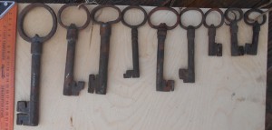9 старинных ключей
