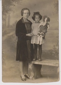 ФОТО ДЕВОЧКИ С БОЛЬШОЙ КУКЛОЙ