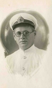 Флотский. 2 фото. Кокарды.