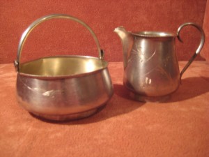 Серебряный набор ( сахарница и сливочница)
