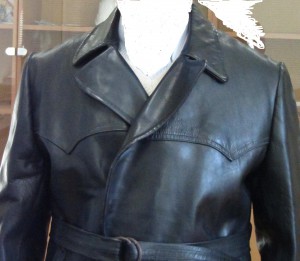 ШИКАРНЫЙ КОЖАНЫЙ ПЛАЩ, ВОЕННЫЙ ТРОФЕЙ