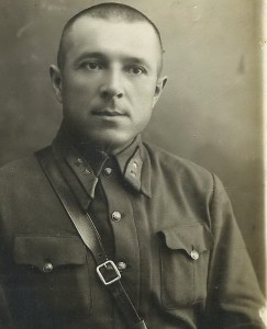 Милиционер, 2 фото. Интересная Кокарда с Гербом.