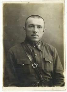 Милиционер, 2 фото. Интересная Кокарда с Гербом.