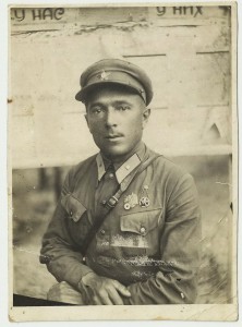 Милиционер, 2 фото. Интересная Кокарда с Гербом.