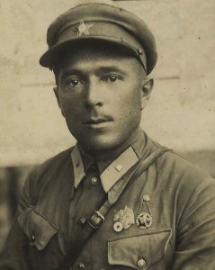 Милиционер, 2 фото. Интересная Кокарда с Гербом.