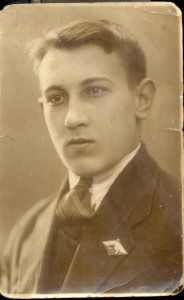 Молодой человек со знаком на морскую тему конец-20-х начало