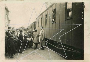 Ф.И.ШАЛЯПИН в вагоне перед отправкой из Орехово-Зуево.1918 г