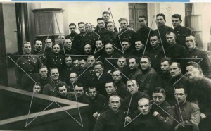 Калинин в группе работников службы Упр-я коменданта Кремля.