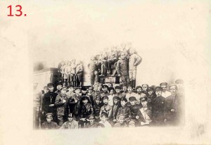 М.В.ФРУНЗЕ в группе бойцов. 1919 г.