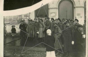 Москва.1918 год. Бойцы продотряда перед выступлением. 3 фото