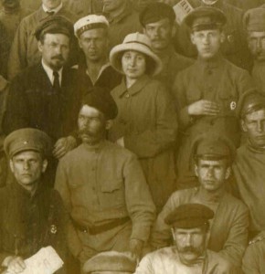 Гр. членов Моссовета,отъезжающих на Петр.фронт.Москва.1918 г