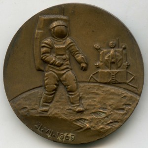 Памятные медали "Гагарин" и "Армстронг" (ММД)