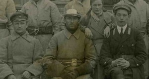 Работники пожарной охраны у автомобиля. 1930-е годы.