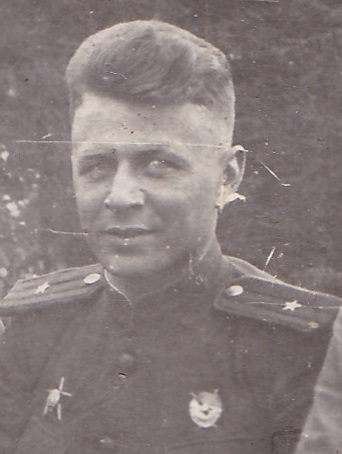 Сын полка с офицерами. Очень интересная надпись на обороте.