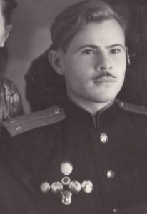 Семейное фото:ветеран ВОВ с сыном-лейтенантом. г.Хабаровск.