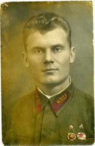 Цветное фото 1938г петлицы МВПУ , знаки