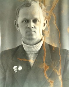 Фото с довоенными парашютными знаками.