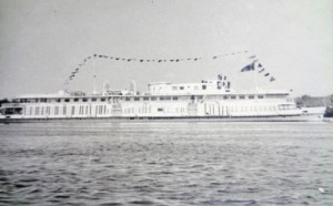 Фото разных гражданских кораблей.