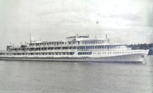 Фото разных гражданских кораблей.