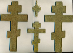 Кресты разные, четыре штуки.