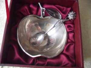 Ваза Яблока+чайная ложка Ромашка. 925 пр. 159 гр