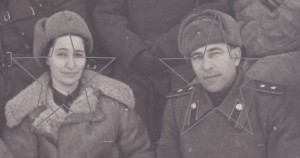 Генерал КАТУКОВ с будущей женой Екатериной среди офицеров.