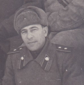 Генерал КАТУКОВ с будущей женой Екатериной среди офицеров.