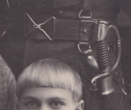 Красный командир-артиллерист. Спецзнак. Ремень. 1925 год.