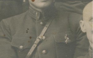 Красноармейцы со знаками.