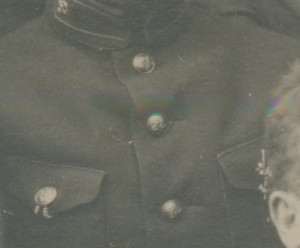 Красноармейцы со знаками.