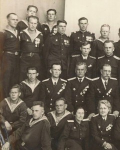 Офицеры и матросы ЧФ