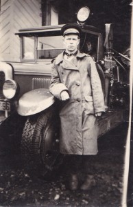 Боец пожарной охраны у спецавтомобиля. 1930-е годы.