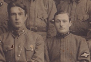 Группа бойцов железнодорожных частей. Разные нашивки.