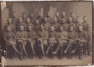 Группа бойцов железнодорожных частей. Разные нашивки.