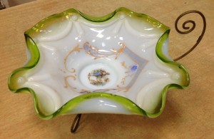 Ваза на подставке старая красивая