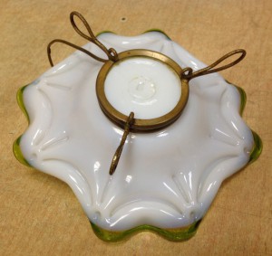 Ваза на подставке старая красивая