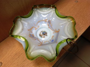 Ваза на подставке старая красивая