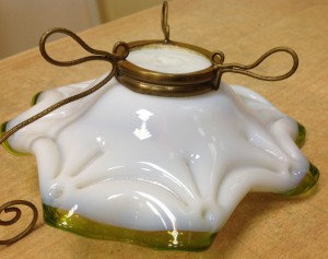 Ваза на подставке старая красивая