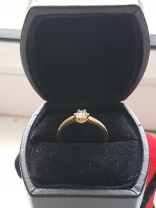 Кольцо с бриллиантом