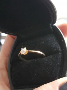 Кольцо с бриллиантом