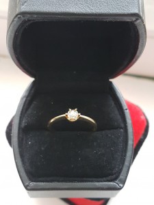 Кольцо с бриллиантом