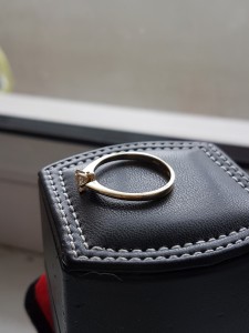 Кольцо с бриллиантом