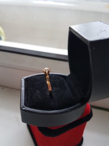 Кольцо с бриллиантом ..белый ..чистый