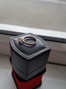 Кольцо с бриллиантом ..белый ..чистый